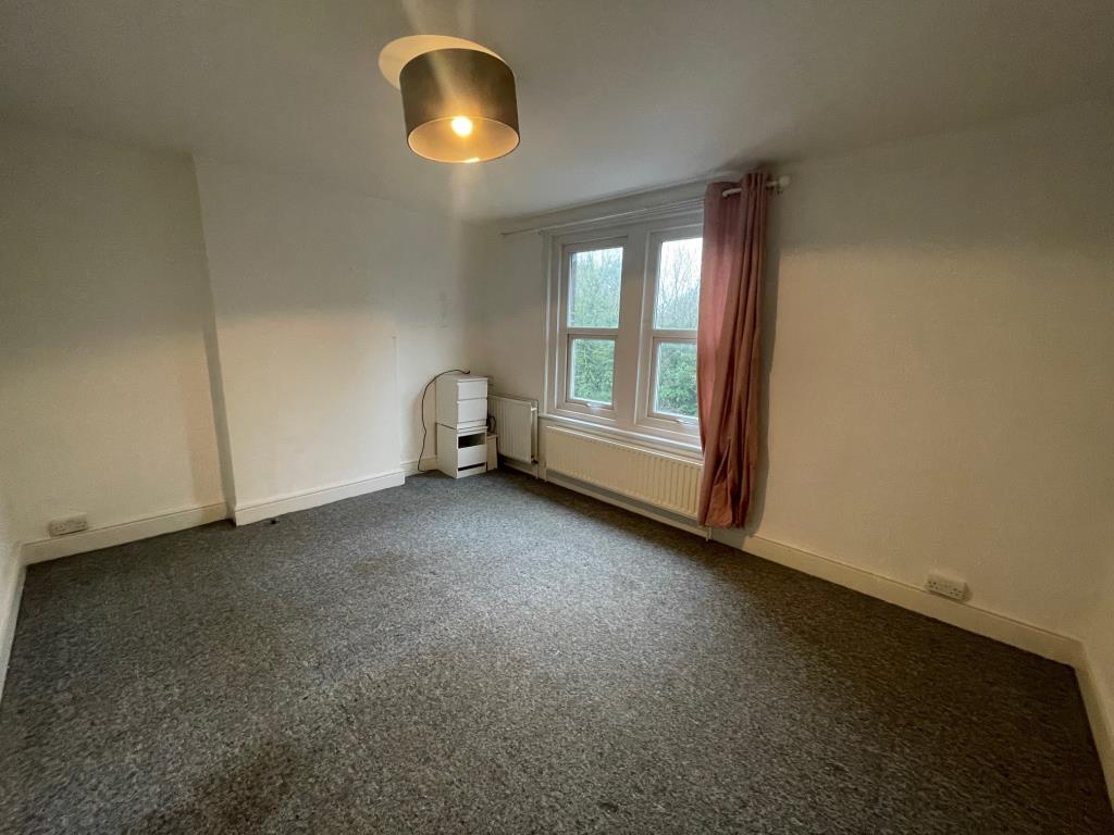 Lot: 3 - THREE-BEDROOM HOUSE IN POPULAR LOCATION - Bedroom 1 at the front of the property